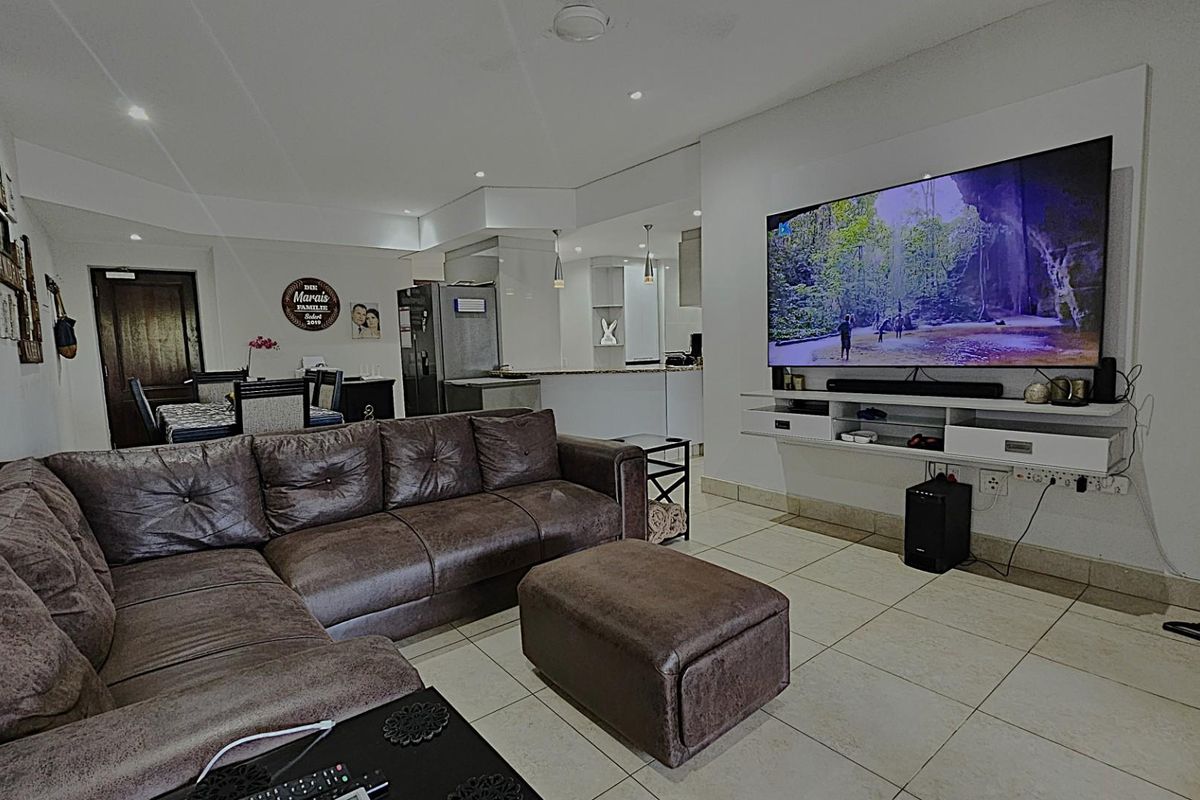 Immaculate Three Bedroom Apartment with Sea Views and Direct Beach Access - Photo 3