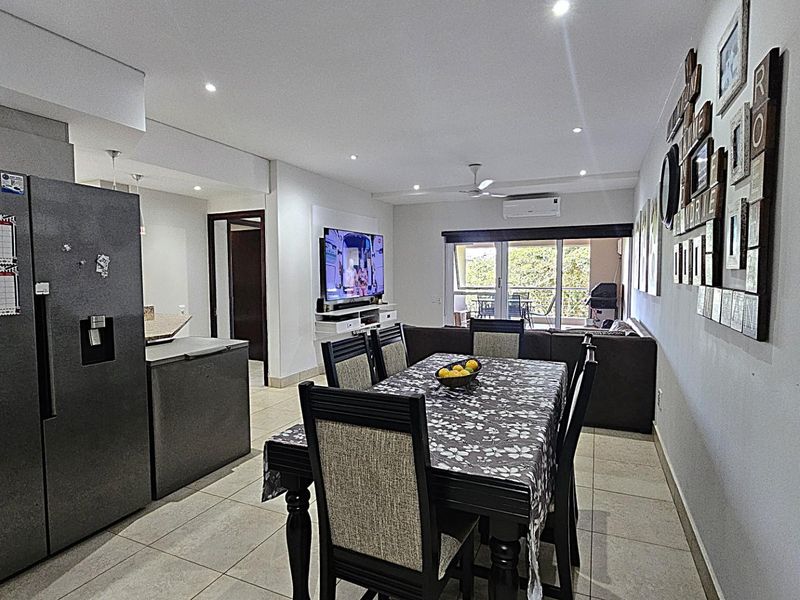 Immaculate Three Bedroom Apartment with Sea Views and Direct Beach Access - Photo 4