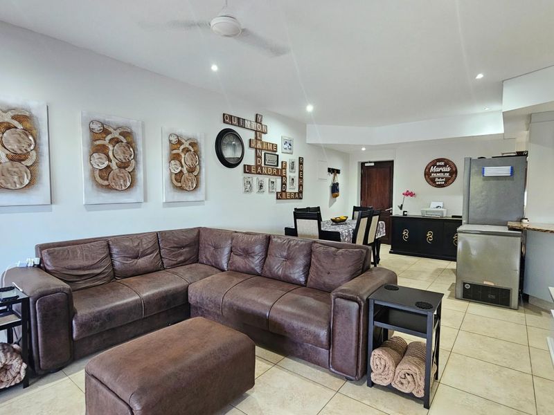 Immaculate Three Bedroom Apartment with Sea Views and Direct Beach Access - Photo 2