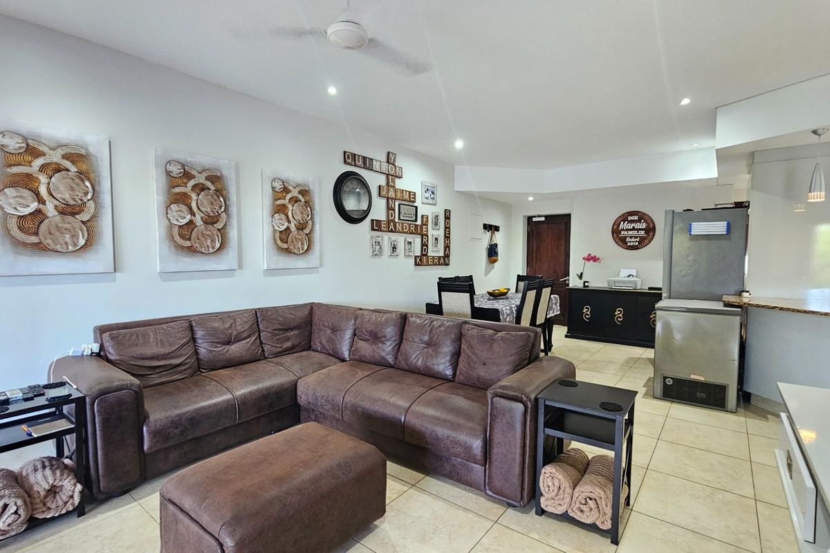 Immaculate Three Bedroom Apartment with Sea Views and Direct Beach Access - Photo 2