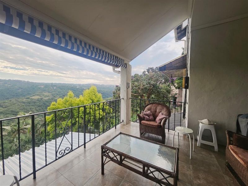 Modern 3-Bedroom Home with Flatlet, Solar System And Scenic View - Photo 6