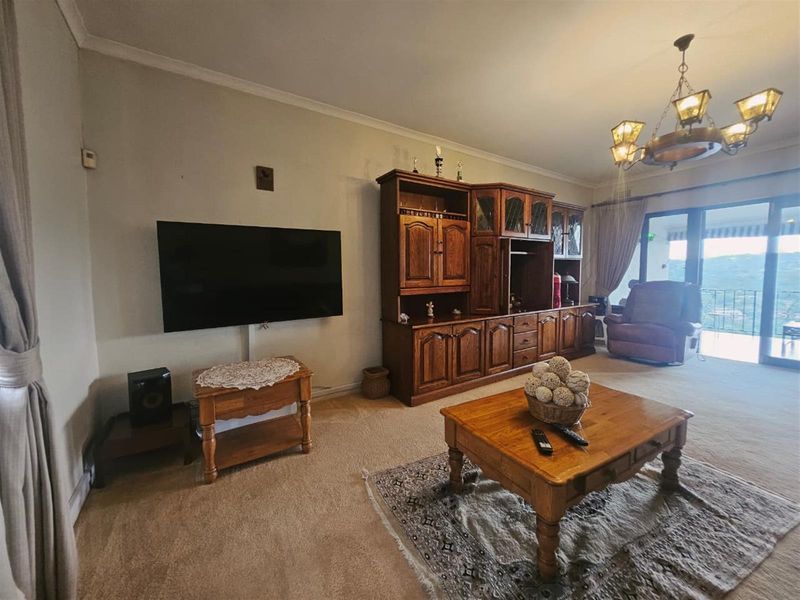 Modern 3-Bedroom Home with Flatlet, Solar System And Scenic View - Photo 10