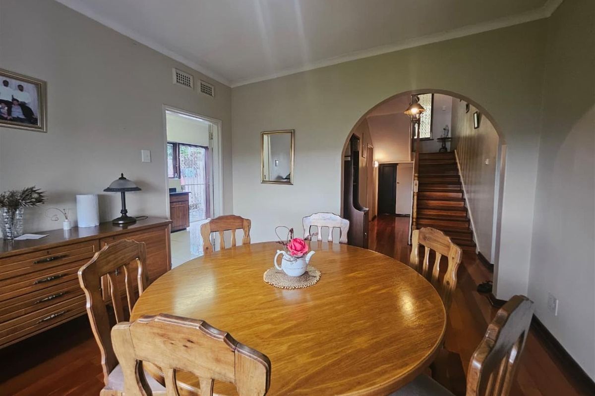 Modern 3-Bedroom Home with Flatlet, Solar System And Scenic View - Photo 3