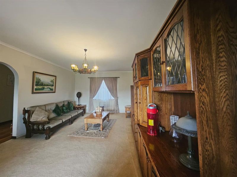 Modern 3-Bedroom Home with Flatlet, Solar System And Scenic View - Photo 4