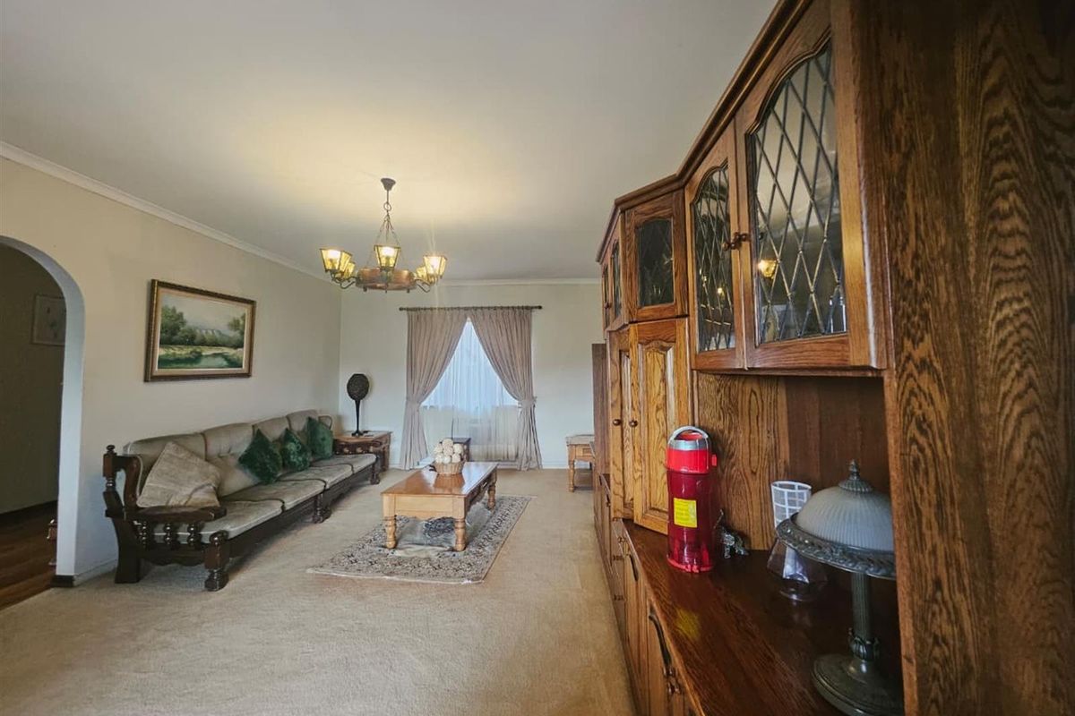 Modern 3-Bedroom Home with Flatlet, Solar System And Scenic View - Photo 4