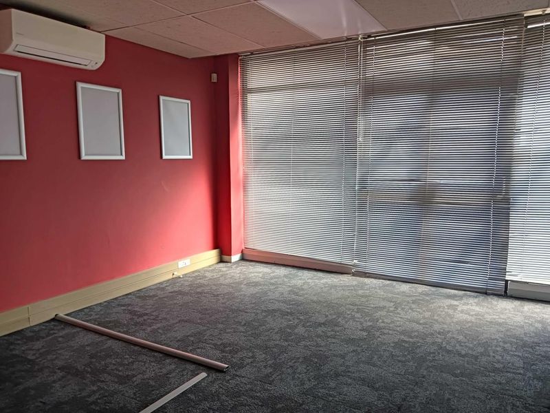 Maximize Your Reach: Premier High-Traffic Commercial Hub on George Street - Photo 6