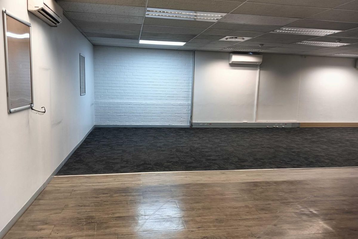 Maximize Your Reach: Premier High-Traffic Commercial Hub on George Street - Photo 5