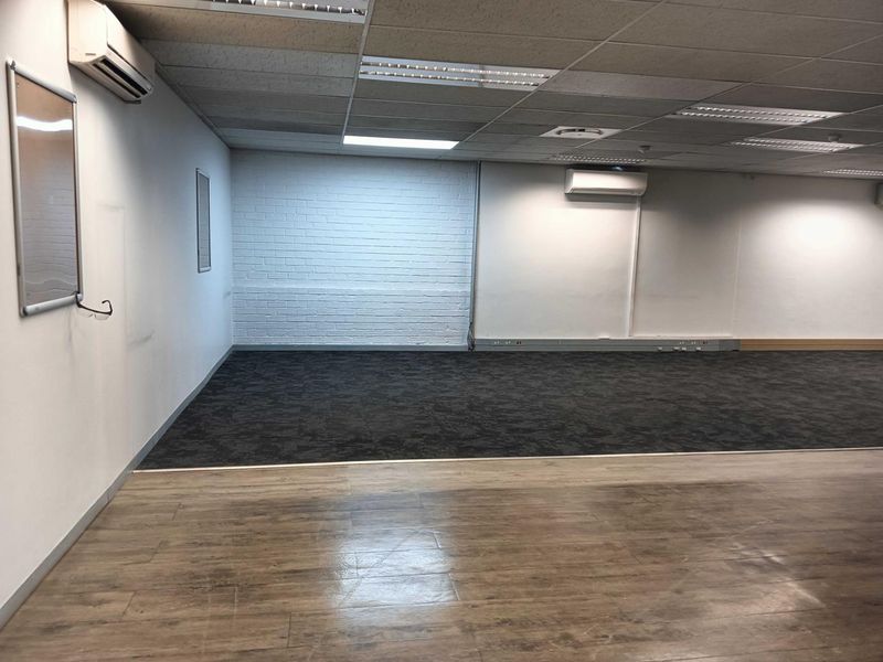 Maximize Your Reach: Premier High-Traffic Commercial Hub on George Street - Photo 5