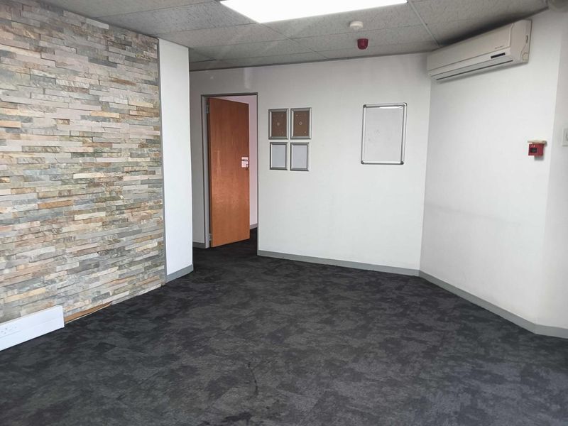 Maximize Your Reach: Premier High-Traffic Commercial Hub on George Street - Photo 7