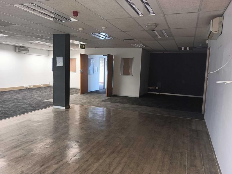 Maximize Your Reach: Premier High-Traffic Commercial Hub on George Street - Photo 4