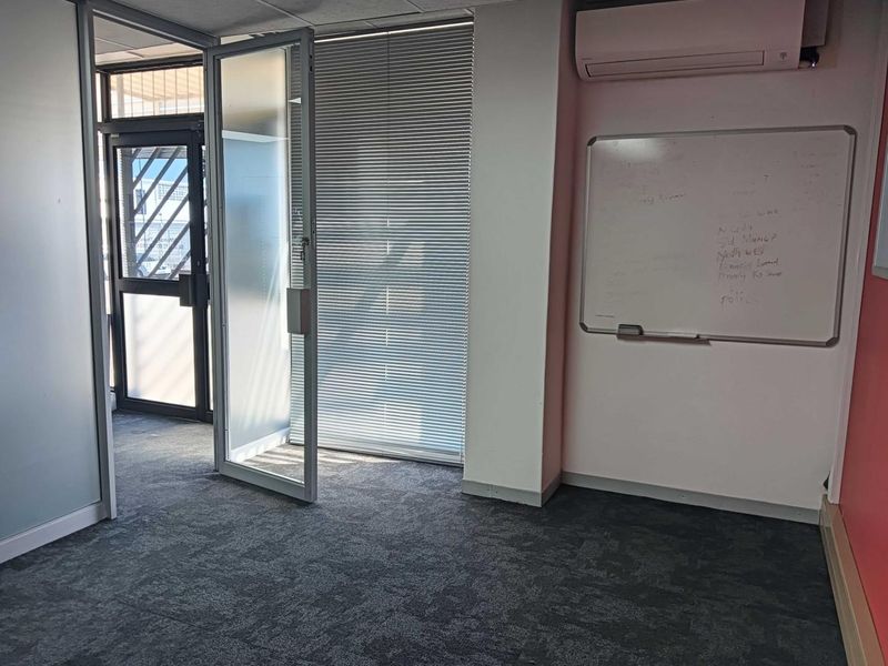 Maximize Your Reach: Premier High-Traffic Commercial Hub on George Street - Photo 2