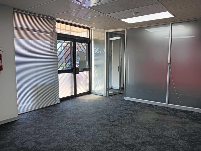 Maximize Your Reach: Premier High-Traffic Commercial Hub on George Street - Photo 3