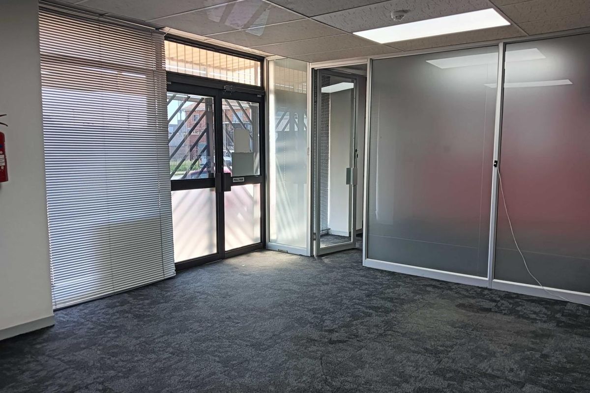 Maximize Your Reach: Premier High-Traffic Commercial Hub on George Street - Photo 3