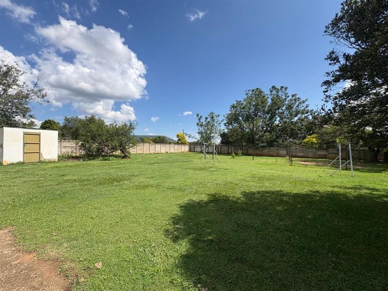 5- Bedroom House For Sale in Utrecht, KwaZulu Natal - Photo 10