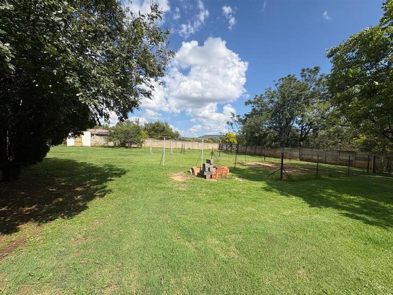 5- Bedroom House For Sale in Utrecht, KwaZulu Natal - Photo 7