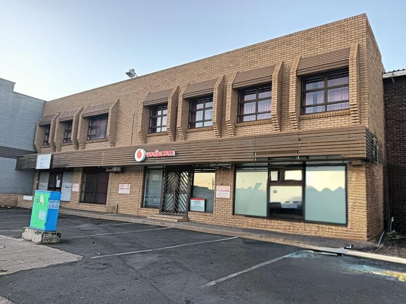 Prime Commercial Real Estate: High-Visibility Landmark on George Str in Kimberley Central, Kimberley - Photo 3