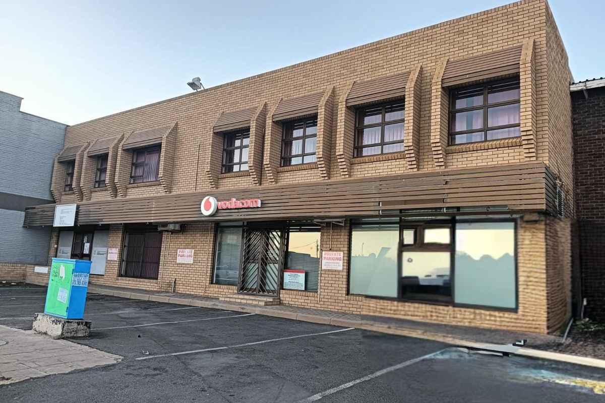 Prime Commercial Real Estate: High-Visibility Landmark on George Str in Kimberley Central, Kimberley - Photo 3