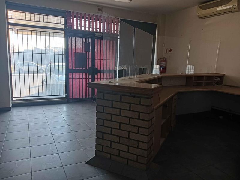 Prime Commercial Real Estate: High-Visibility Landmark on George Str in Kimberley Central, Kimberley - Photo 5