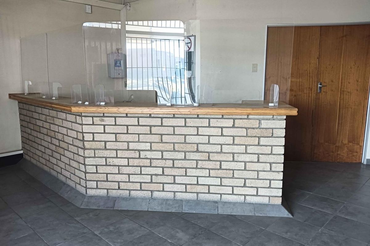 Prime Commercial Real Estate: High-Visibility Landmark on George Str in Kimberley Central, Kimberley - Photo 4