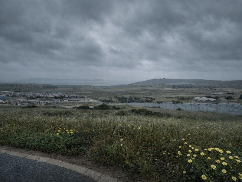 Secure Coastal Living with Stunning Bay Views - 653 m2 Stand in Hoogland Mountain Estate - Photo 2