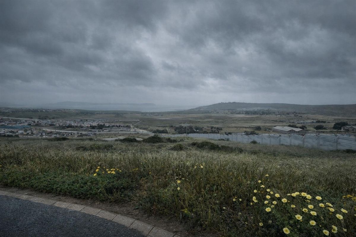 Secure Coastal Living with Stunning Bay Views - 653 m2 Stand in Hoogland Mountain Estate - Photo 2