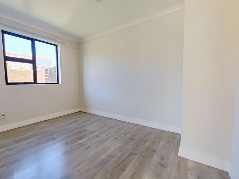 Apartment For Sale in Zonnebloem, Cape Town - Photo 10