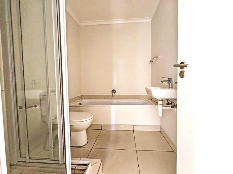 Apartment For Sale in Zonnebloem, Cape Town - Photo 9