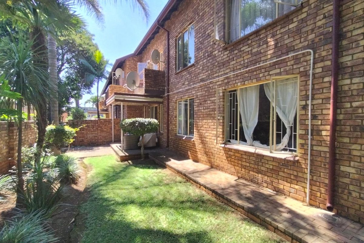 Spacious 3 Bedroom, 2 Bathroom Townhouse For Sale in Hennopspark, Centurion - Photo 5