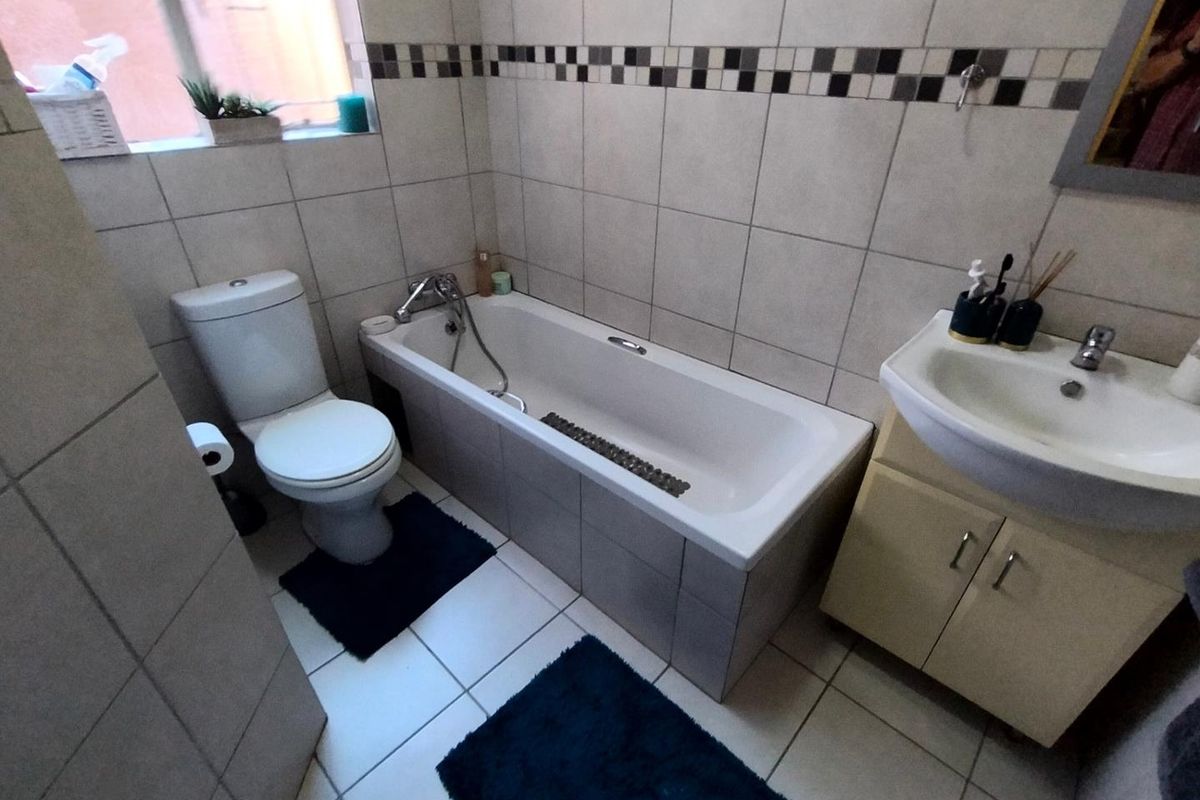 Spacious 3 Bedroom, 2 Bathroom Townhouse For Sale in Hennopspark, Centurion - Photo 3