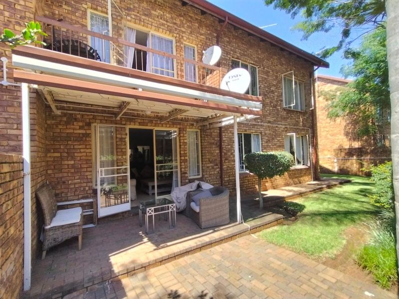 Spacious 3 Bedroom, 2 Bathroom Townhouse For Sale in Hennopspark, Centurion - Photo 4