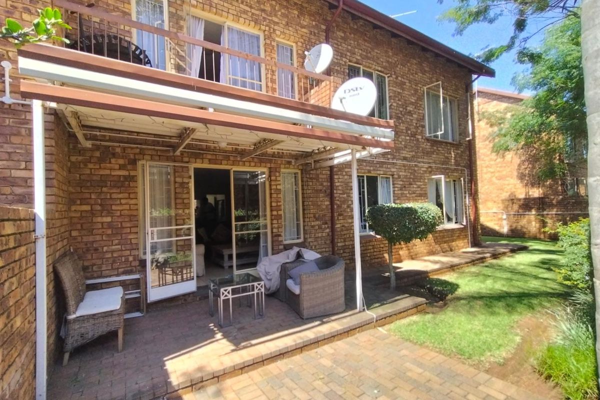 Spacious 3 Bedroom, 2 Bathroom Townhouse For Sale in Hennopspark, Centurion - Photo 4