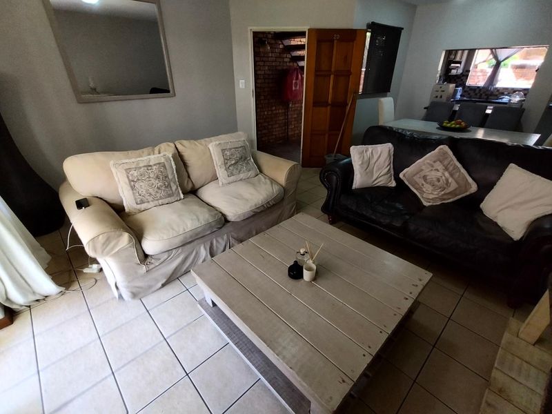 Spacious 3 Bedroom, 2 Bathroom Townhouse For Sale in Hennopspark, Centurion - Photo 2