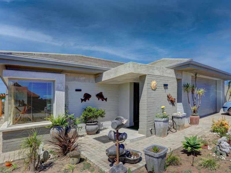 Stylish Coastal Family Home within Secure Estate! - Photo 8