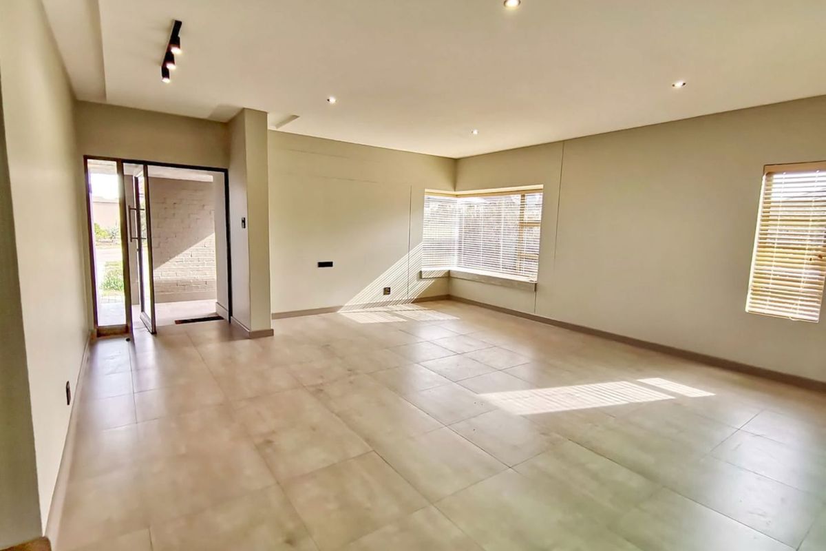 Stylish Coastal Family Home within Secure Estate! - Photo 2