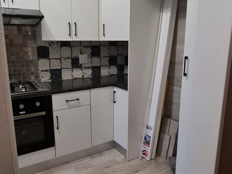 3 Bedroom, 1.5 Bathroom, 1 Garage Townhouse For Sale in a Small Complex Clubview, Centurion - Photo 9