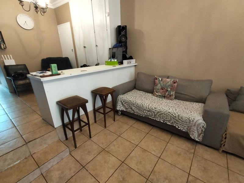 3 Bedroom, 1.5 Bathroom, 1 Garage Townhouse For Sale in a Small Complex Clubview, Centurion - Photo 7