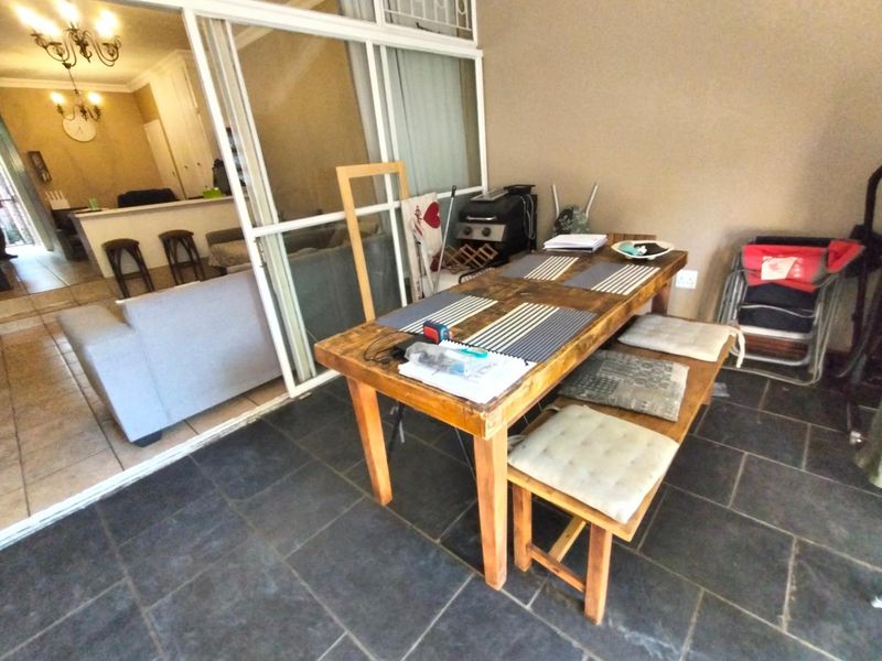 3 Bedroom, 1.5 Bathroom, 1 Garage Townhouse For Sale in a Small Complex Clubview, Centurion - Photo 4