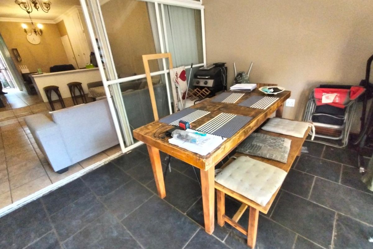 3 Bedroom, 1.5 Bathroom, 1 Garage Townhouse For Sale in a Small Complex Clubview, Centurion - Photo 4