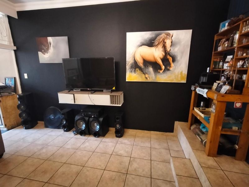 3 Bedroom, 1.5 Bathroom, 1 Garage Townhouse For Sale in a Small Complex Clubview, Centurion - Photo 2