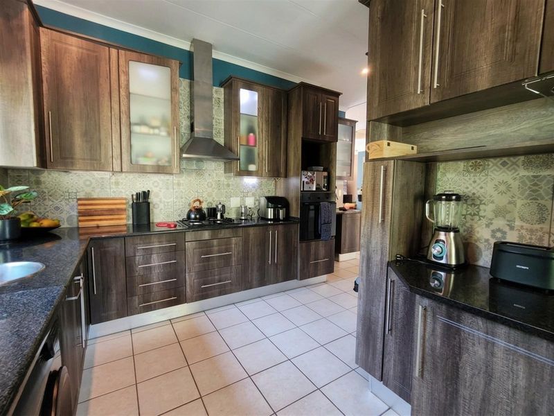 Modern Family Home with Flatlet, Pool and Greenbelt Views in Sought-After Estate - Photo 5