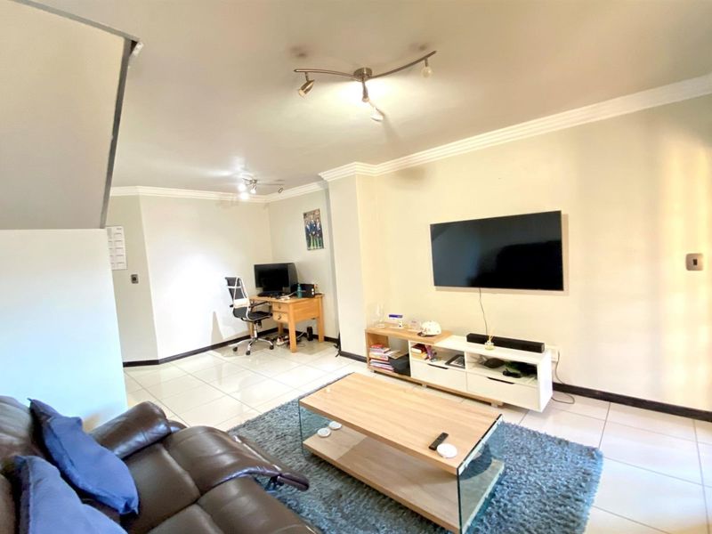 Apartment For Sale in Morningside, Sandton - Photo 5