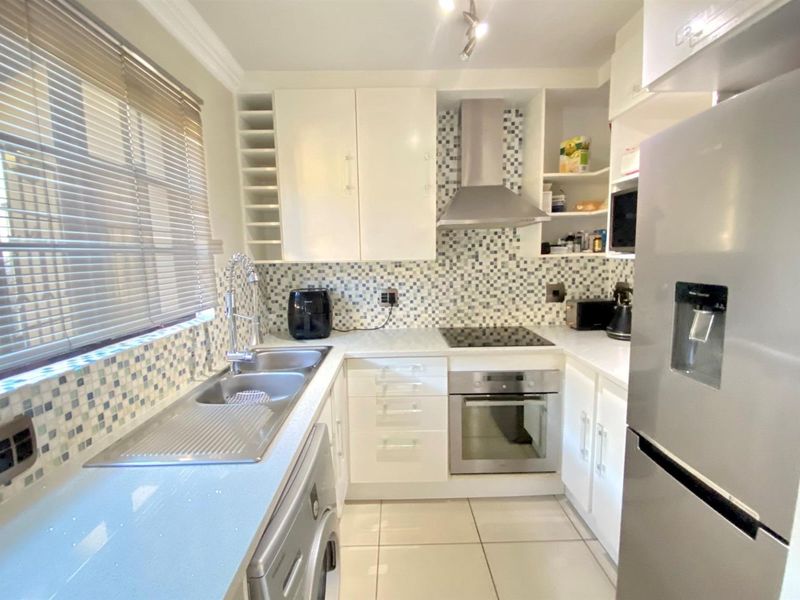 Apartment For Sale in Morningside, Sandton - Photo 6