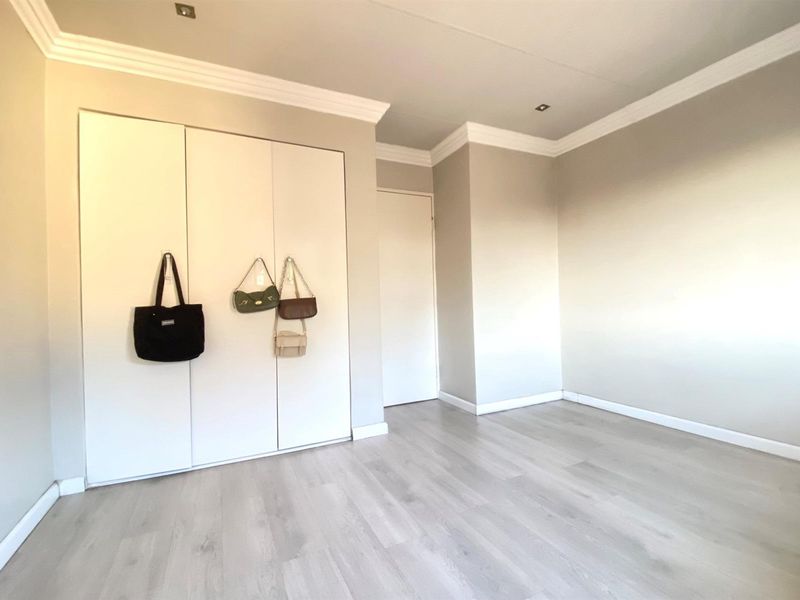 Apartment For Sale in Morningside, Sandton - Photo 9