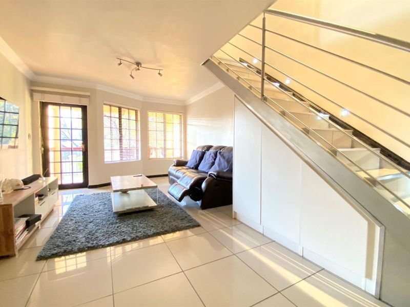 Apartment For Sale in Morningside, Sandton - Photo 3