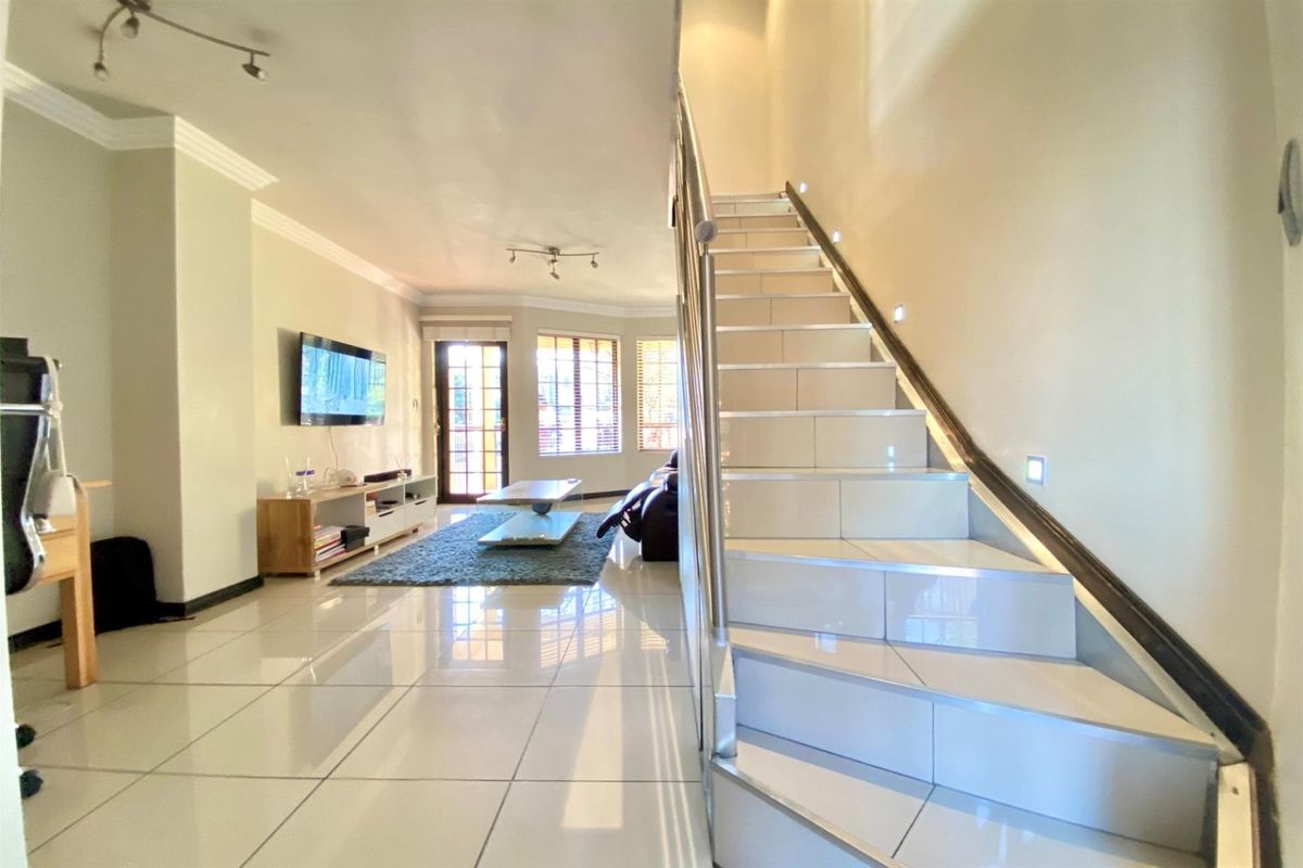 Apartment For Sale in Morningside, Sandton - Photo 2