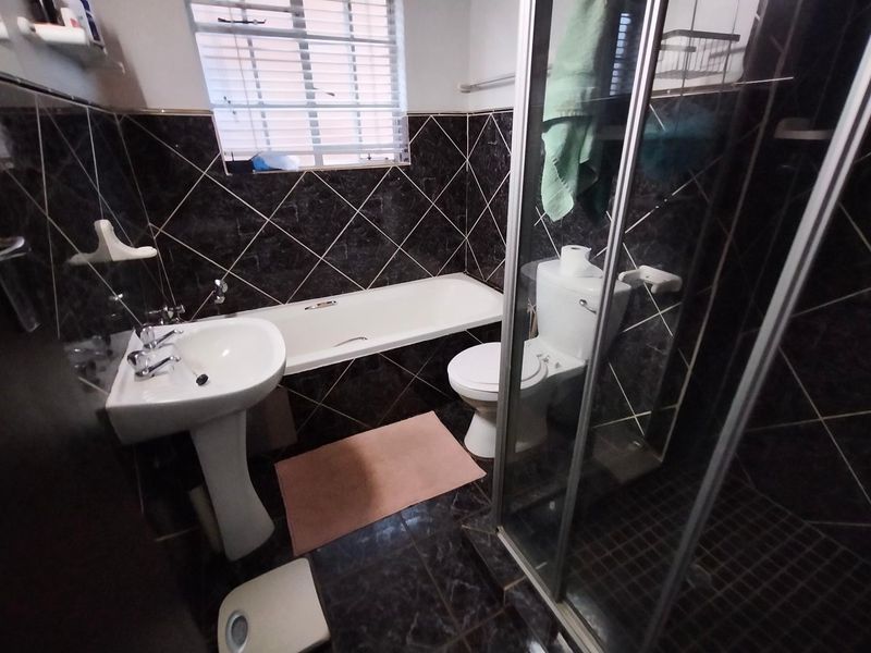 Charming Three-Bedroom Townhouse Clubview [Yvanne] - Photo 9