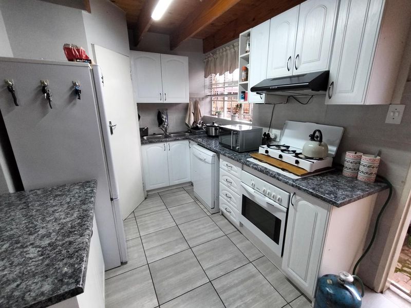 Charming Three-Bedroom Townhouse Clubview [Yvanne] - Photo 7