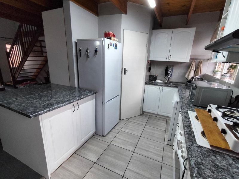 Charming Three-Bedroom Townhouse Clubview [Yvanne] - Photo 8