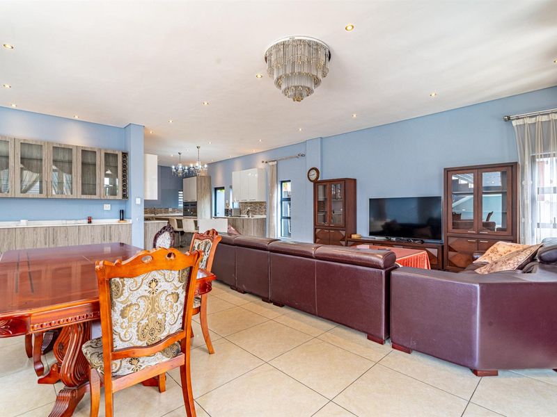 House For Sale in Waterfall Country Village, Midrand - Photo 4