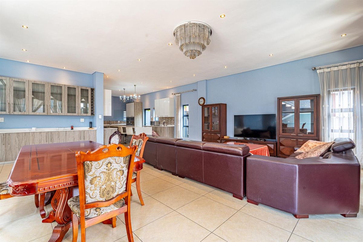 House For Sale in Waterfall Country Village, Midrand - Photo 4